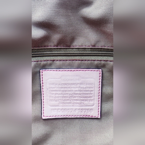 Coach East West Gallery Pleated Leather shoulder bag w/ Lips & Ru Paul charms - Picture 16 of 17